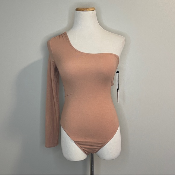 Astr Tops - ASTR The Label Twist Back One Sleeve Bodysuit Blush Small